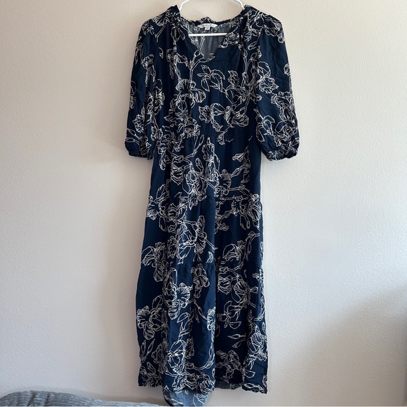 Ophelia Roe Dresses & Skirts - Ophelia Roe Blue and White Floral Puff Sleeve Dress
